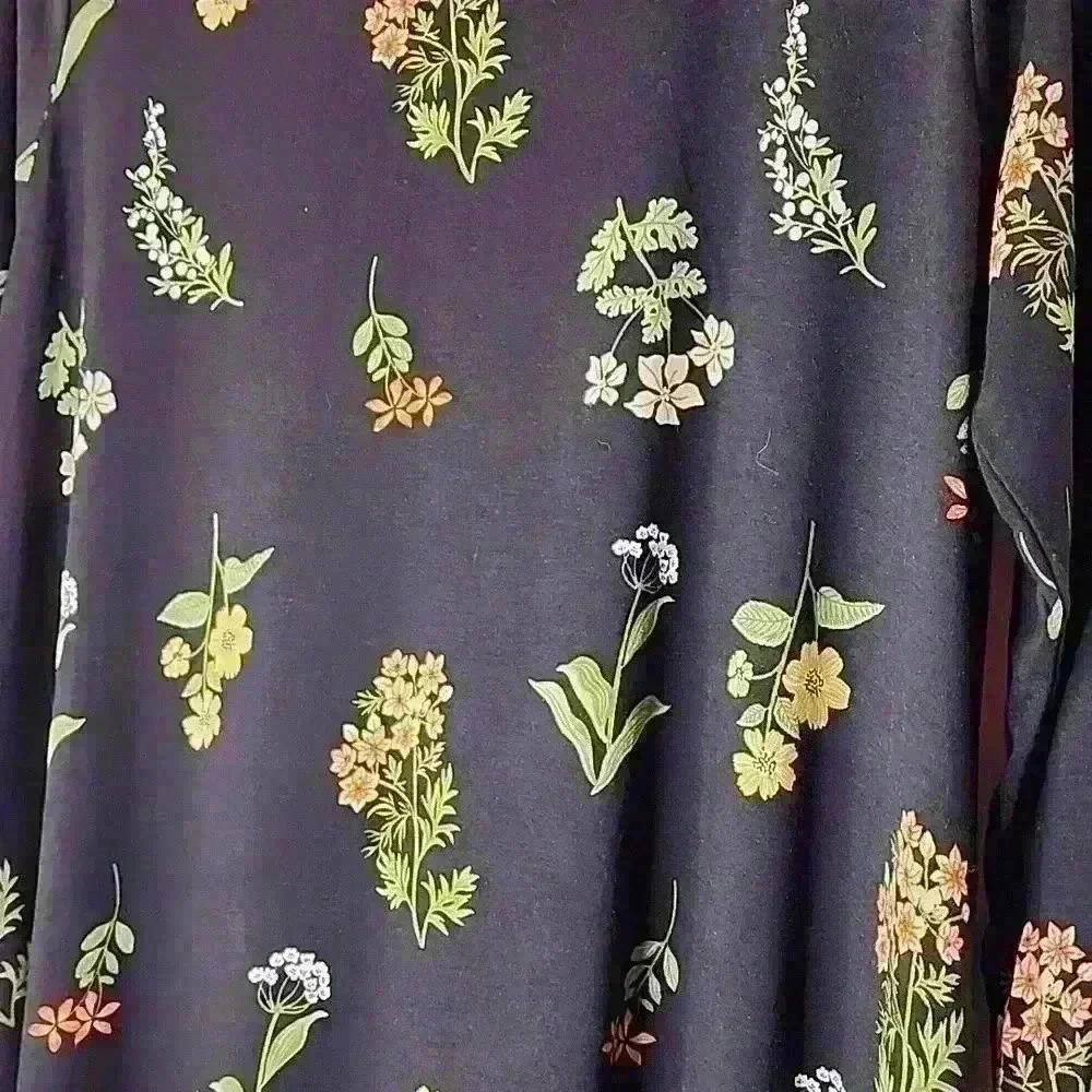 Agnes and Dora black floral dress - Picture 5 of 5